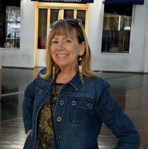 Meet your Posher, Lisa